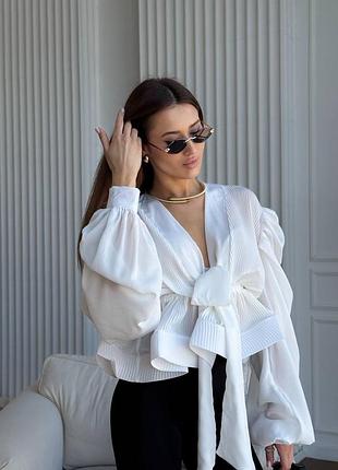 Эффектная трендовая легкая блузка с воланами