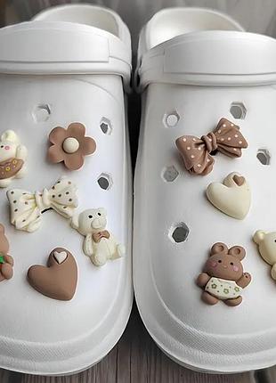 Джибітс джибітси на крокси крокс сабо серія нюд коричневі