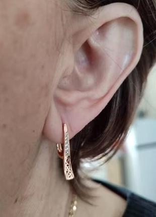 Серьги  ленточки, с прорезным рисунком 585 rg золото
