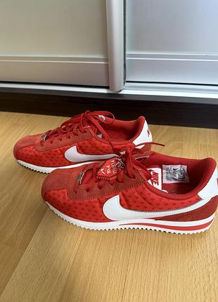 Новые женские кроссовки nike kortez