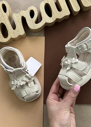 Босоножки ортопед молочные бабочки 22-27