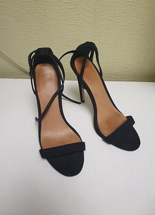 Красиві босоніжки asos