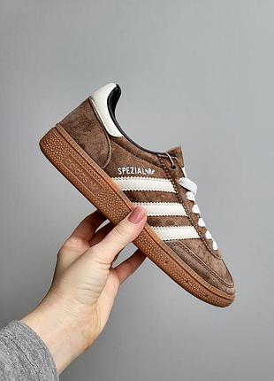 Трендові жіночі кросівки Aop adidas spezial handball brown коричневі