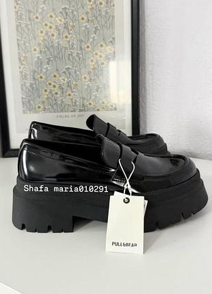 Трендові туфлі лофери на платформі pull&bear