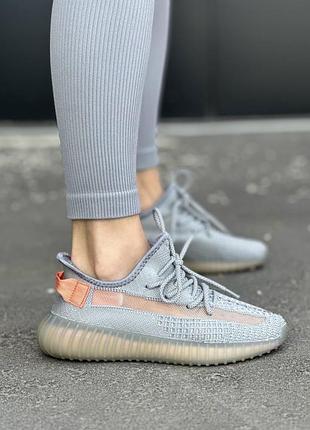 Легкі текстильні рефлективні сірі кросівки жіночі демі весна літо