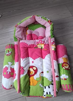 Кокон для малыша, яркий, очень качественный.