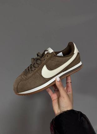 Женские кроссовки nike cortez