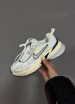 Женские кроссовки nike v2k run
