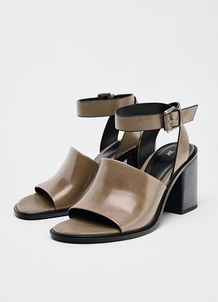 Кожаные босоножки zara