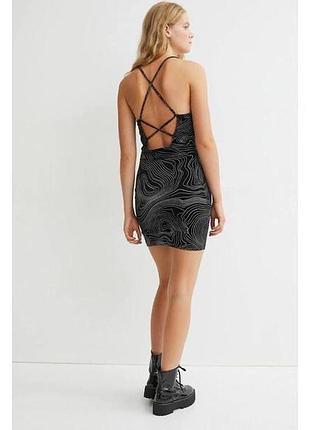 Бархатное черное платье с узором из сверкающего глиттера от h&m xs