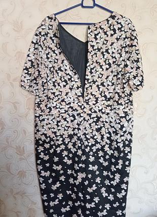 Великолепное фригмовое платье -футляр