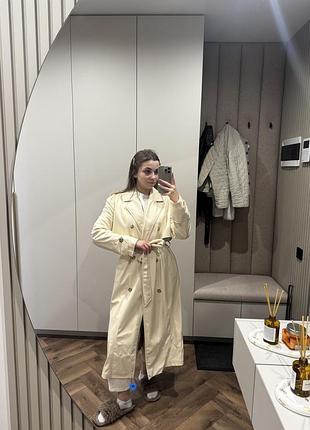 Класичний бежевий тренч zara