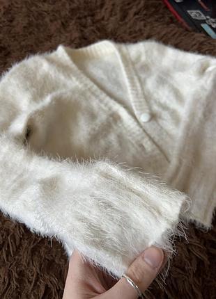 Пухнастий вкорочений кардиган