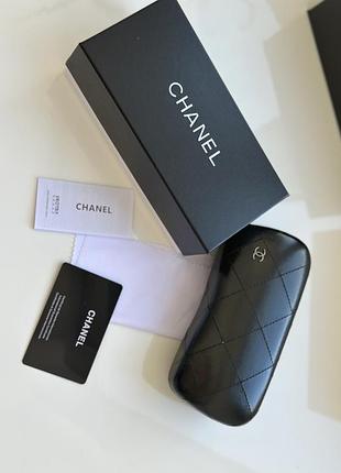 Сонцезахисні окуляри бренду chanel