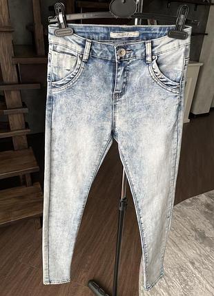 Джинсы с высокой посадкой