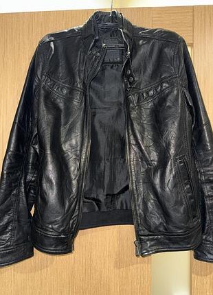 Мужская кожаная куртка bershka