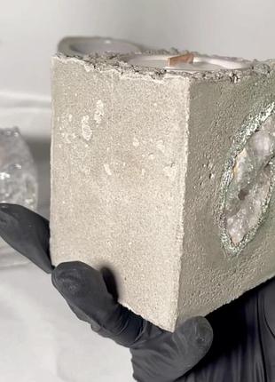 Бетонный подсвечник из бетона с камнями редкостная жеoda кварца