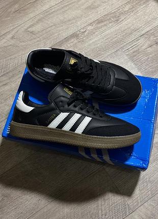 Кросівки від adidas Kanye samba