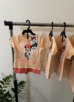Летний костюм футболка с шортиками для девочки от бренда disney