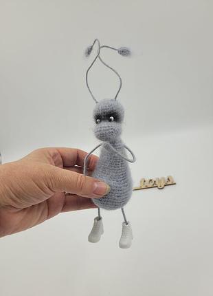 Мягкая вязаная игрушка таракашка 6