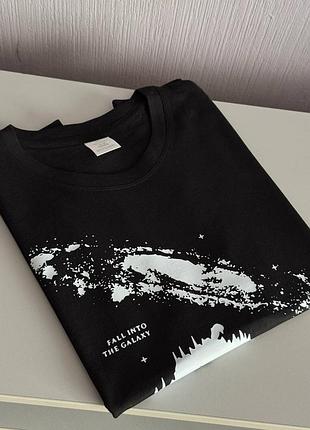 Футболка чорна з принтом