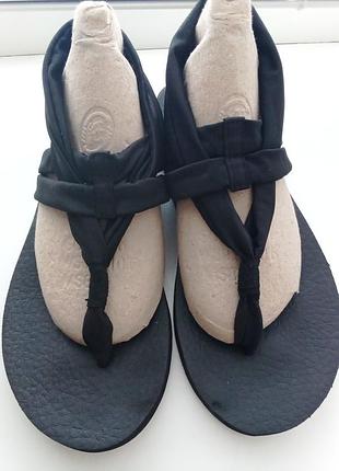 Skechers yoga foam  - сандалии, босоножки, шлепки  р.38 - 24,5 см. новые.