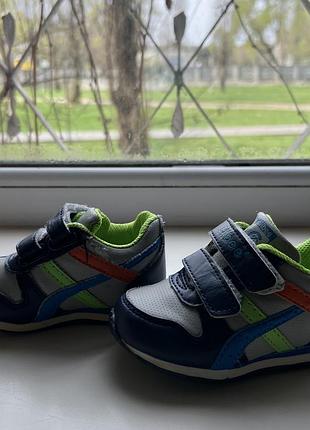 Дитячі кросівки