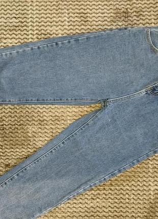 Джинсы с высокой талией