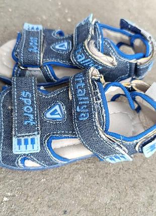 Босоножки на липучке