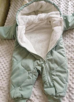 Легкий комбинезон в очень красивом состоянии в классном оливковом цвете! 6-9 месяцев
