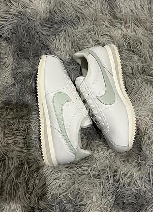Жіночі кросівки nike cortez