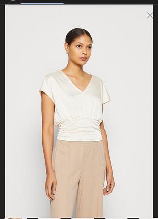 Блуза anna field розмір s -xs приталена, колір айворі v- подібне декольте