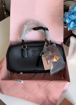 Сумка шкіряна чорного кольору з брелком , якість люкс, повний комплект