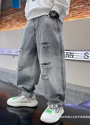 Серые джинсы мальчишки