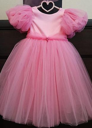 Сукня на дівчинку з пишним рукавчиком.