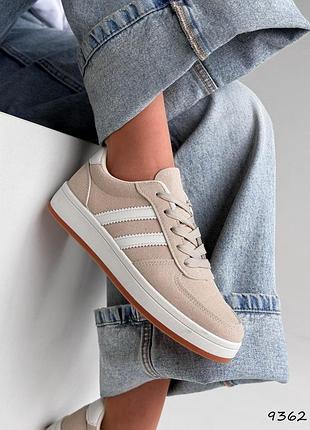 Кросівки жіночі бежеві зі смужками
