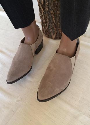 Жіночі базові  бежеві  замша натуральна демісезонні туфлі середній квадратний  каблук великий розмір