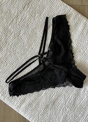 Кружевные трусики с открытым доступом