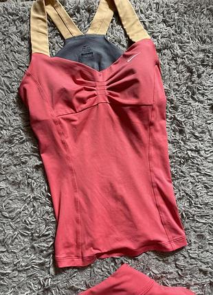 Спортивный костюм nike dri-fit, топ и юбка - шорты2 фото