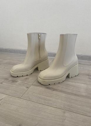 Резиновые сапожки