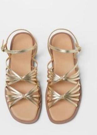 Золотые босоножки от zara