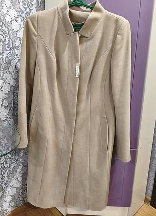 Пальто женское кремовое, размер 52