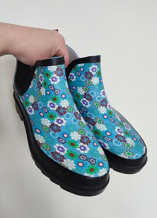 Резиновые ботинки женские