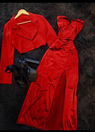 Вечірня сукня або на випускний