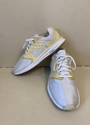Продам женские кроссовки фирмы nike!