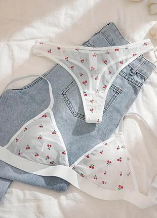 Комплект нижнего белья, сетчатый бюстгальтер и стринги с вишнями