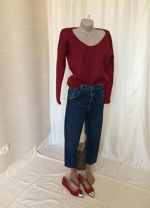 Женский пушистый бордовый свитер