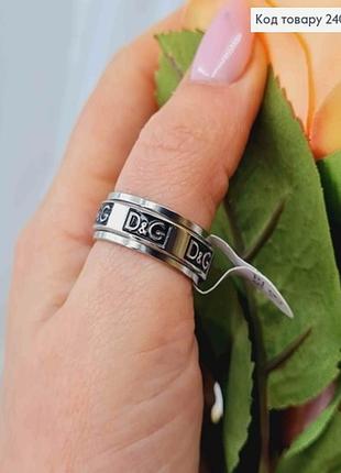 Кольцо серебряного цвета с подвижным элементом "d&amp;g" с черной эмалью, сталь stainless steel