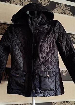 На весну куртка с капюшоном стьобана стёганая