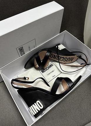 Босоніжки moschino